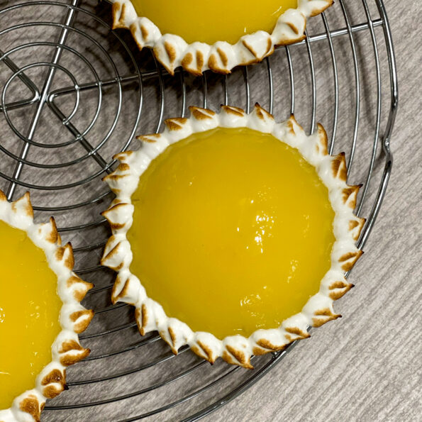 Tartelettes au citron, praliné noisette & sablé breton