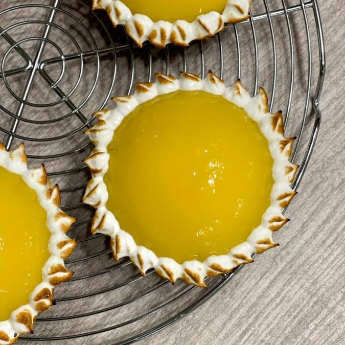 Tartelettes au citron, praliné noisette & sablé breton